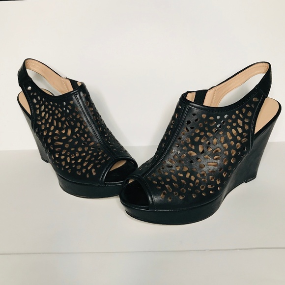 Limelight Shoes - Women's Black Wedges Size 8.5